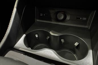 MG MOTOR UK HS, , hi-res
