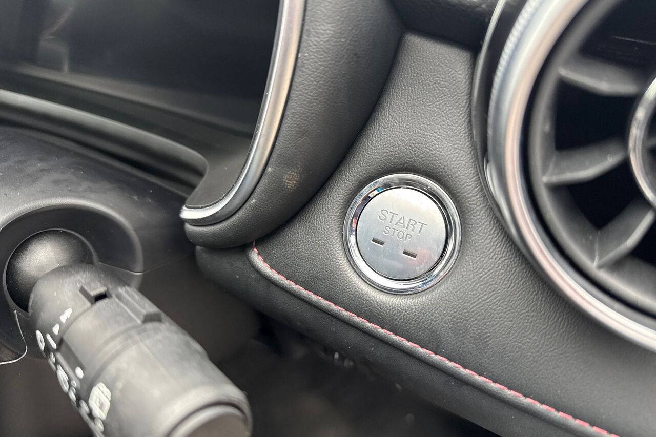 MG MOTOR UK HS, , hi-res