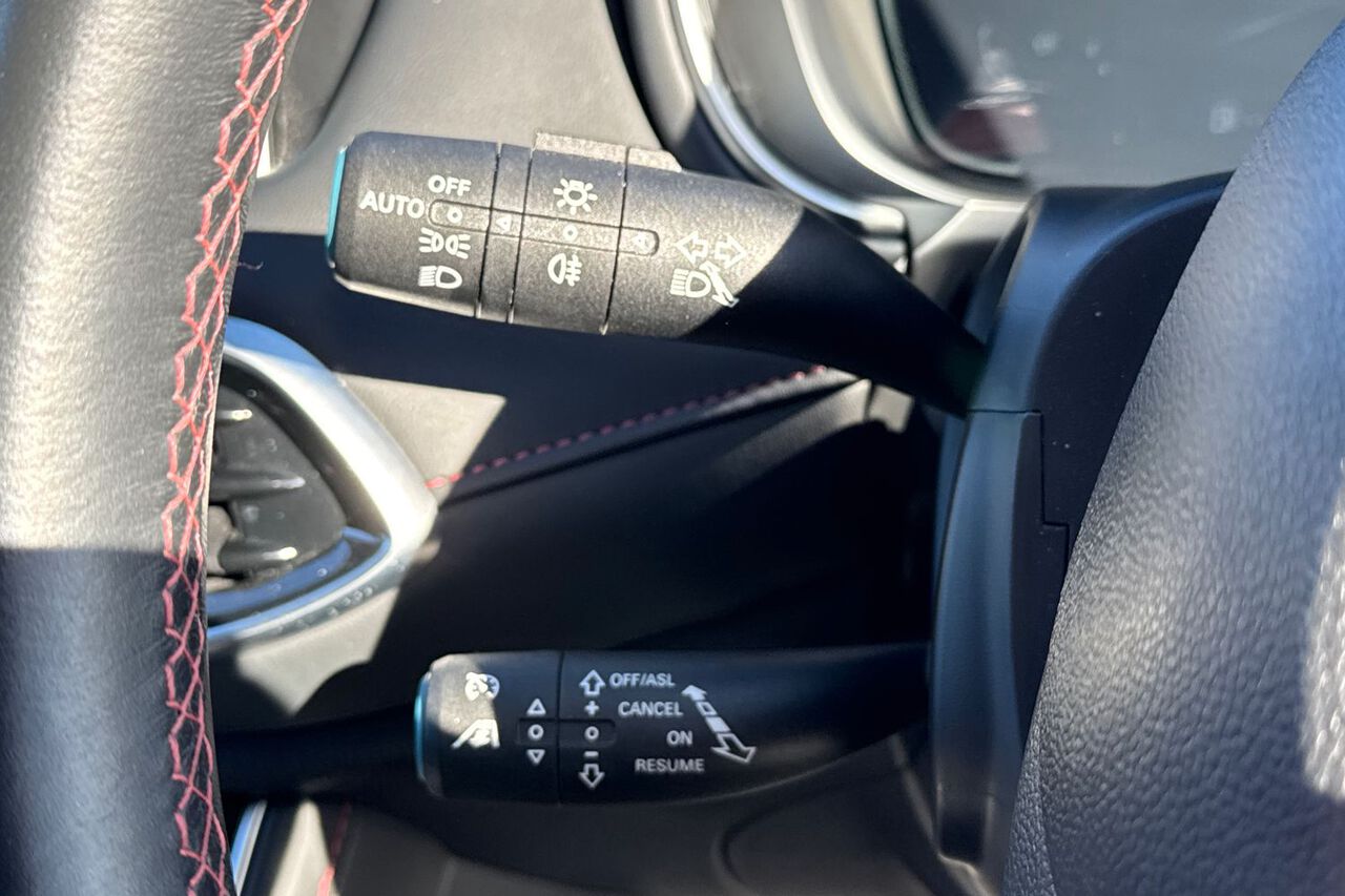 MG MOTOR UK HS, , hi-res