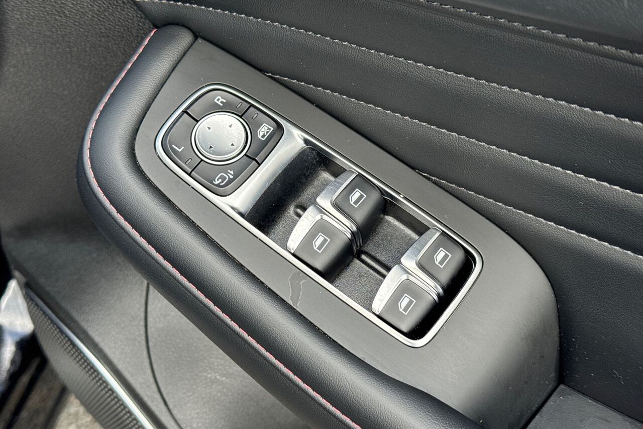 MG MOTOR UK HS, , hi-res