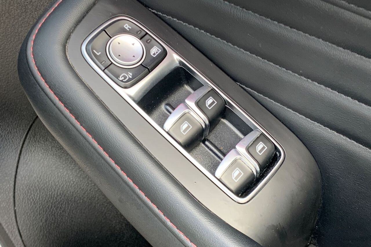 MG MOTOR UK HS, , hi-res