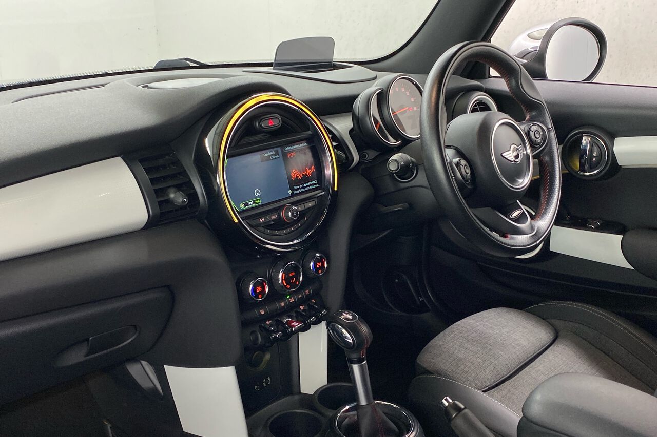MINI HATCHBACK, , hi-res