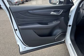MG MOTOR UK HS, , hi-res