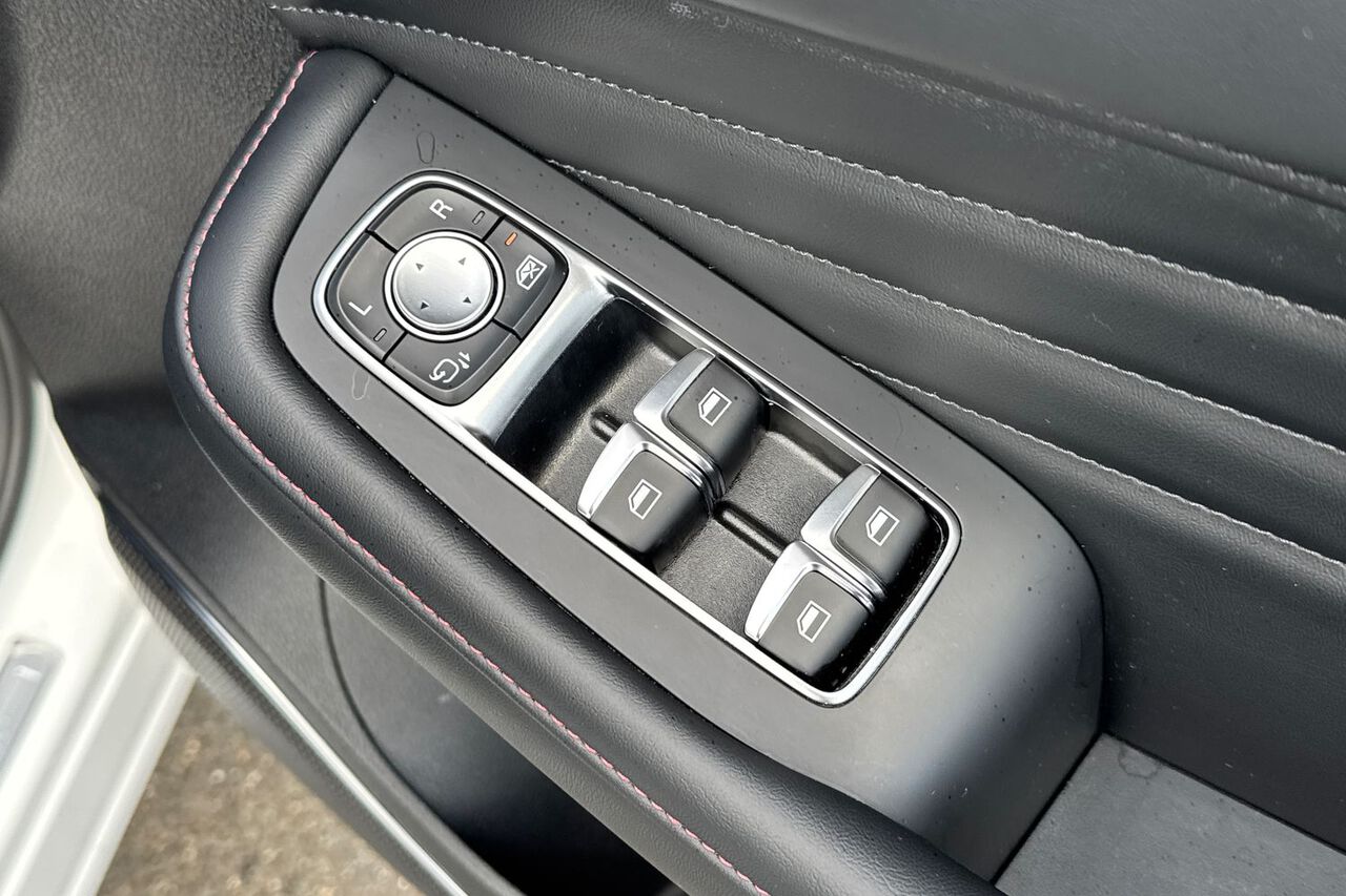 MG MOTOR UK HS, , hi-res