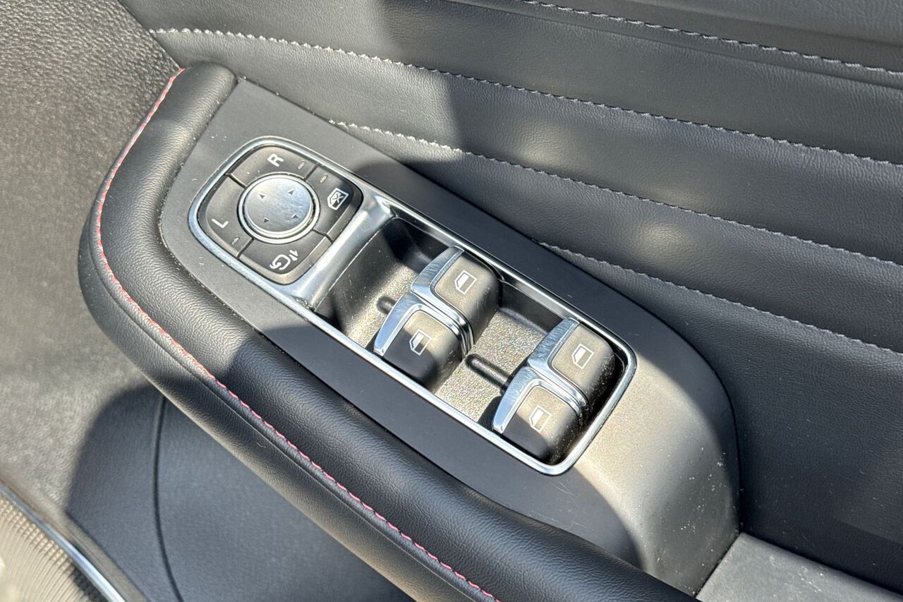 MG MOTOR UK HS, , hi-res