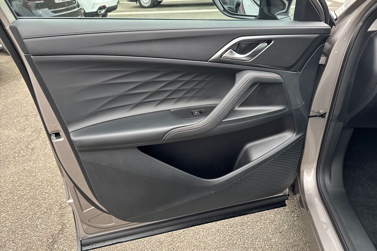 MG MOTOR UK HS, , hi-res
