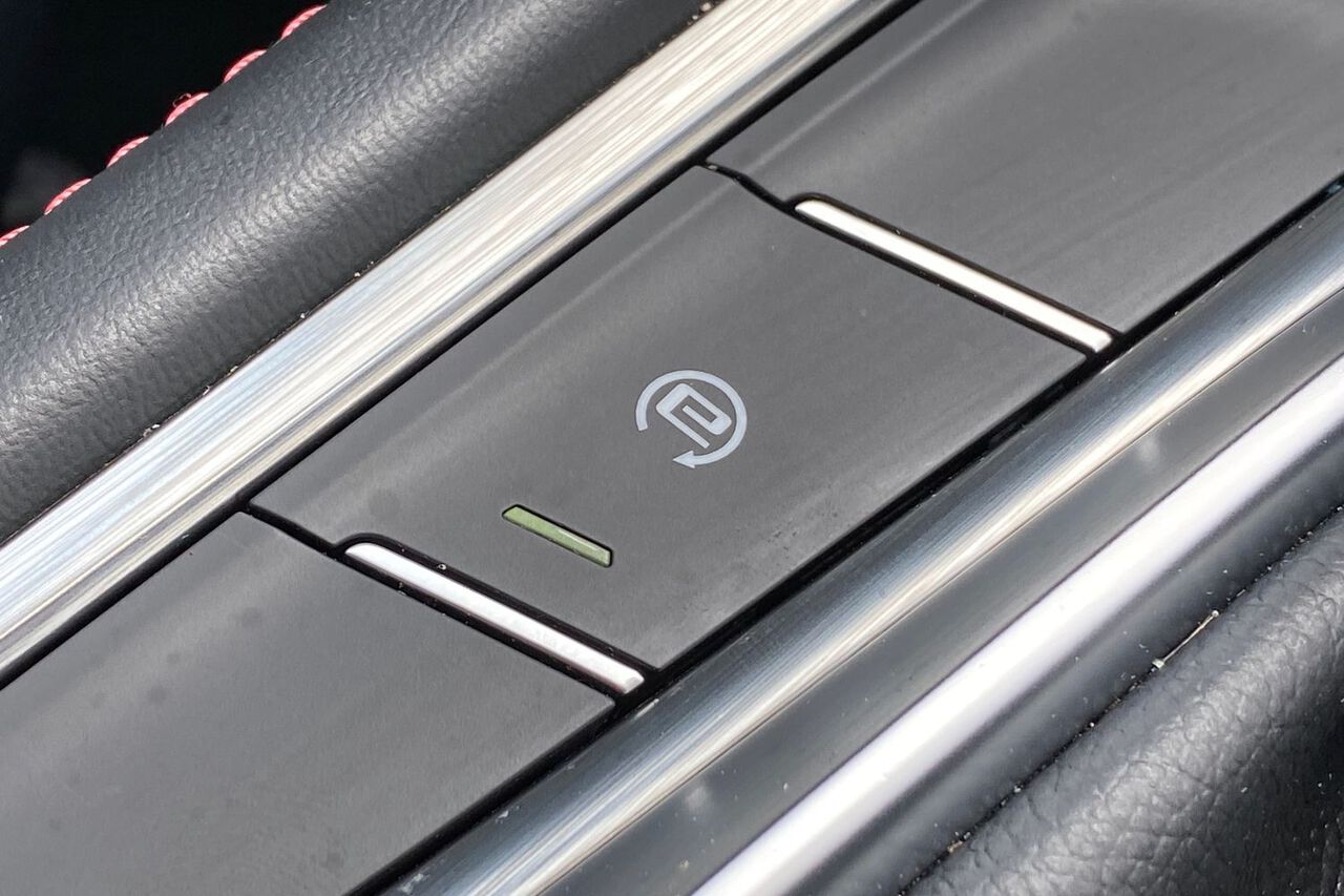 MG MOTOR UK HS, , hi-res