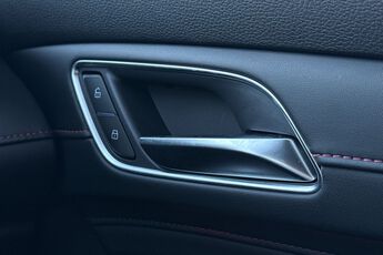 MG MOTOR UK HS, , hi-res