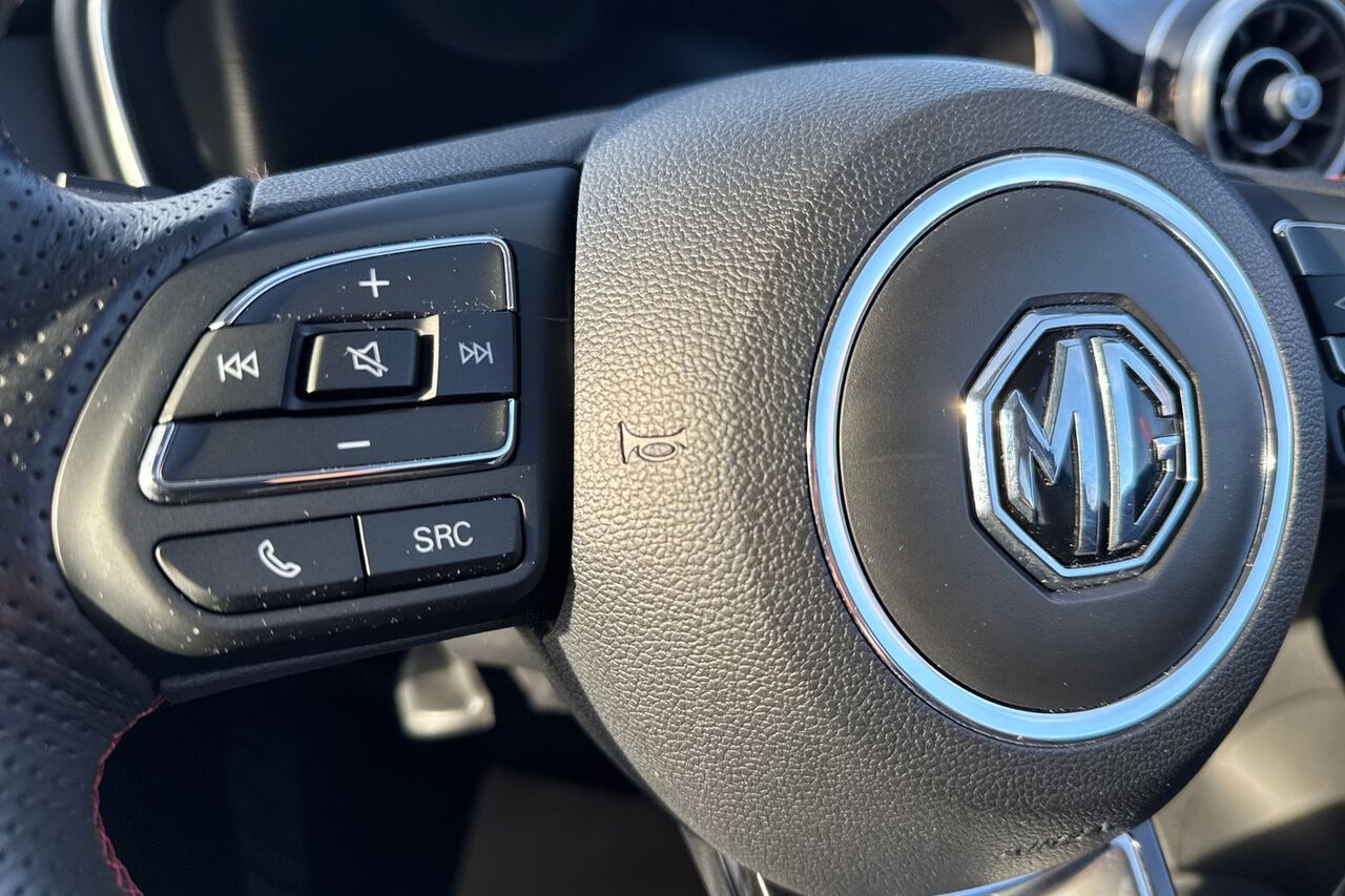 MG MOTOR UK HS, , hi-res