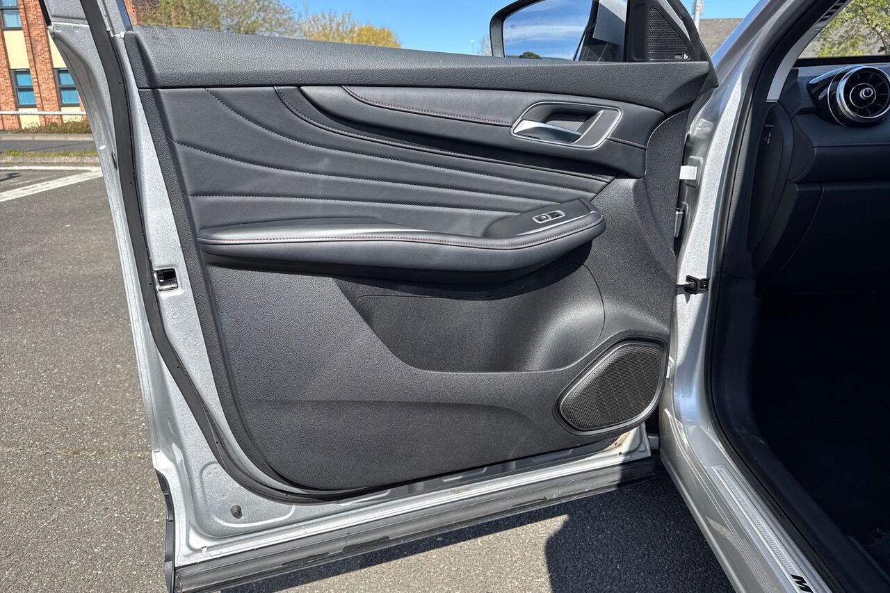 MG MOTOR UK HS, , hi-res