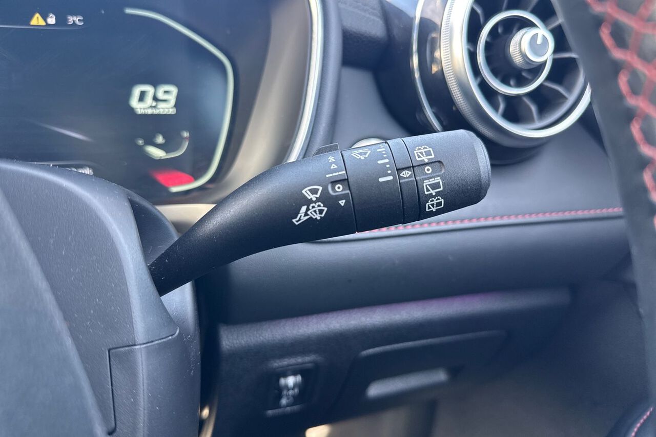 MG MOTOR UK HS, , hi-res