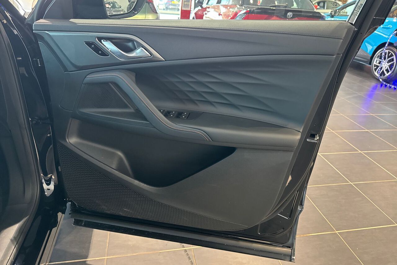 MG MOTOR UK HS, , hi-res