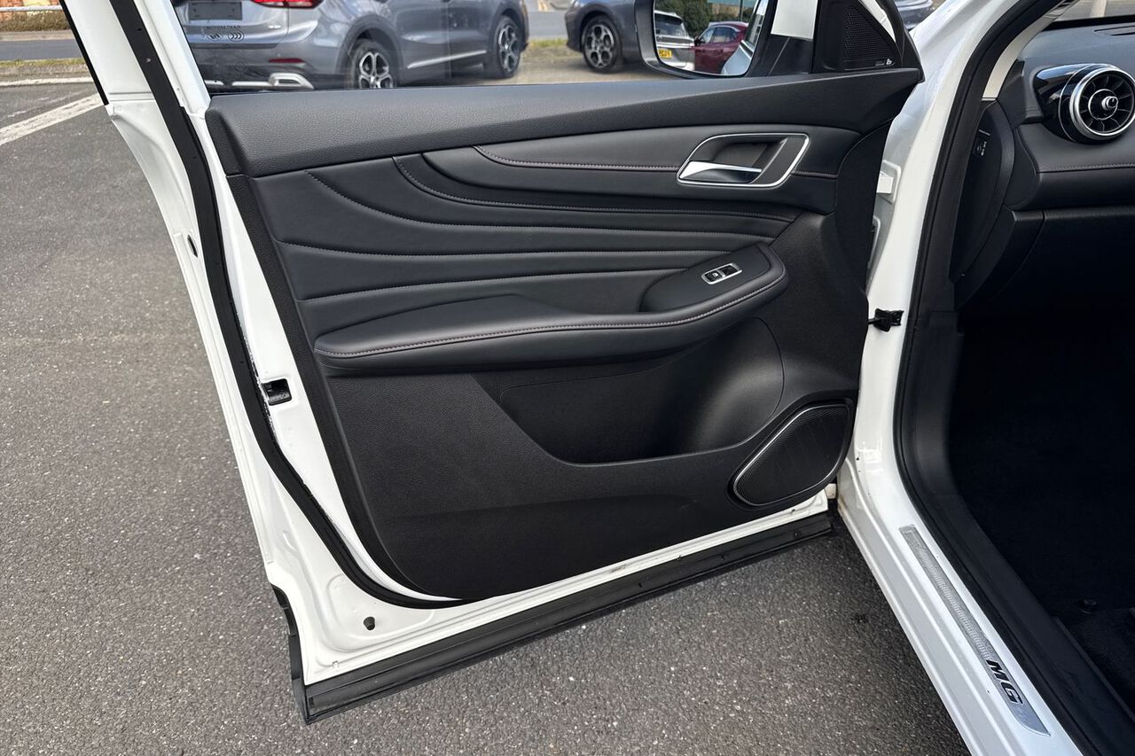 MG MOTOR UK HS, , hi-res