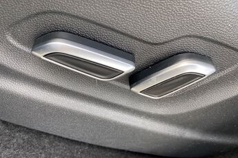 MG MOTOR UK HS, , hi-res