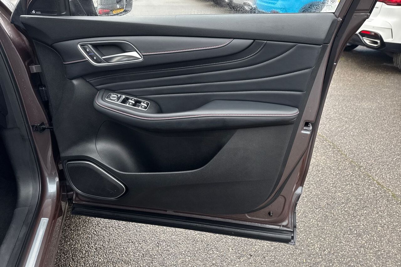 MG MOTOR UK HS, , hi-res