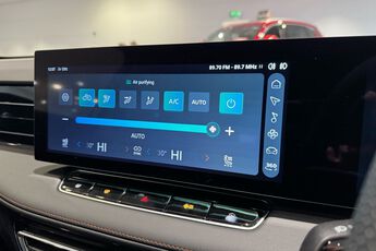 MG MOTOR UK HS, , hi-res