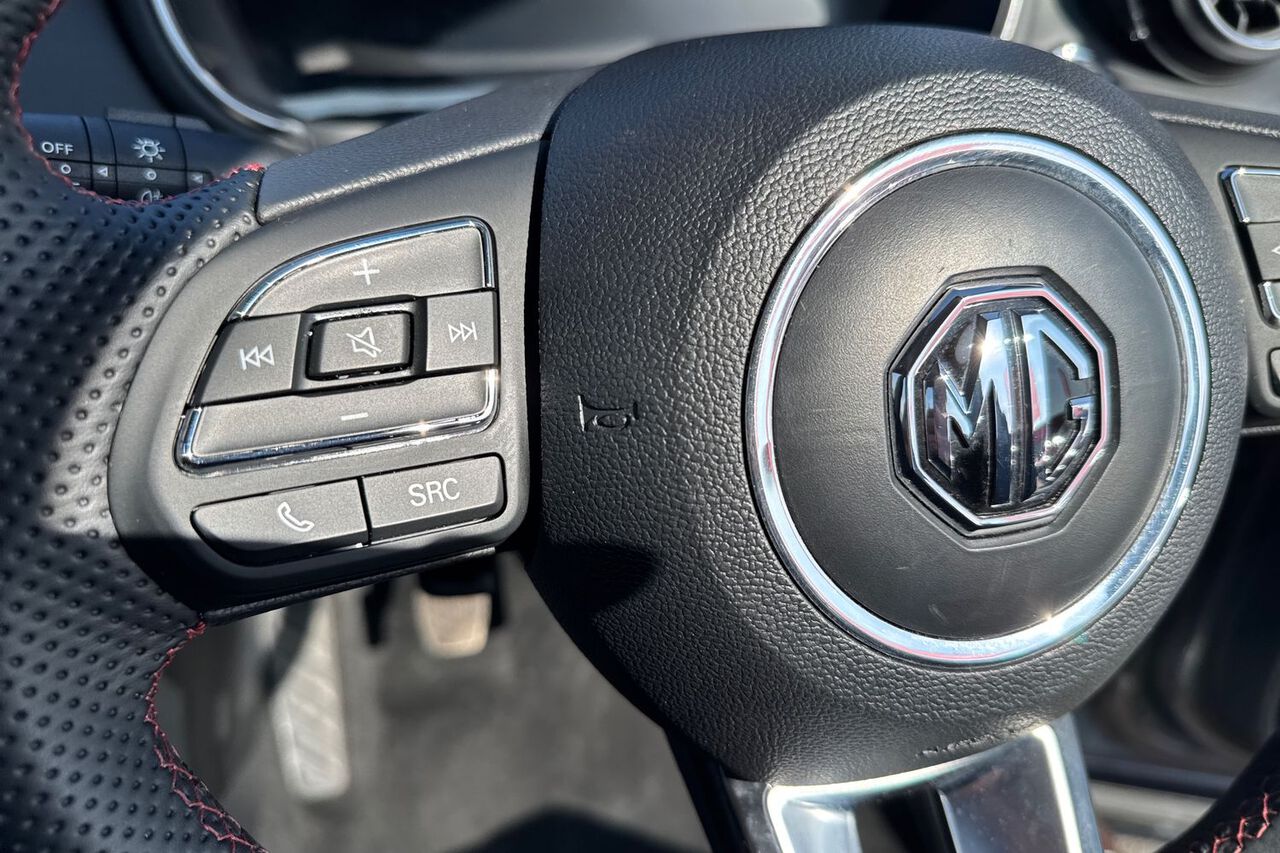 MG MOTOR UK HS, , hi-res