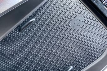 MG MOTOR UK HS, , hi-res