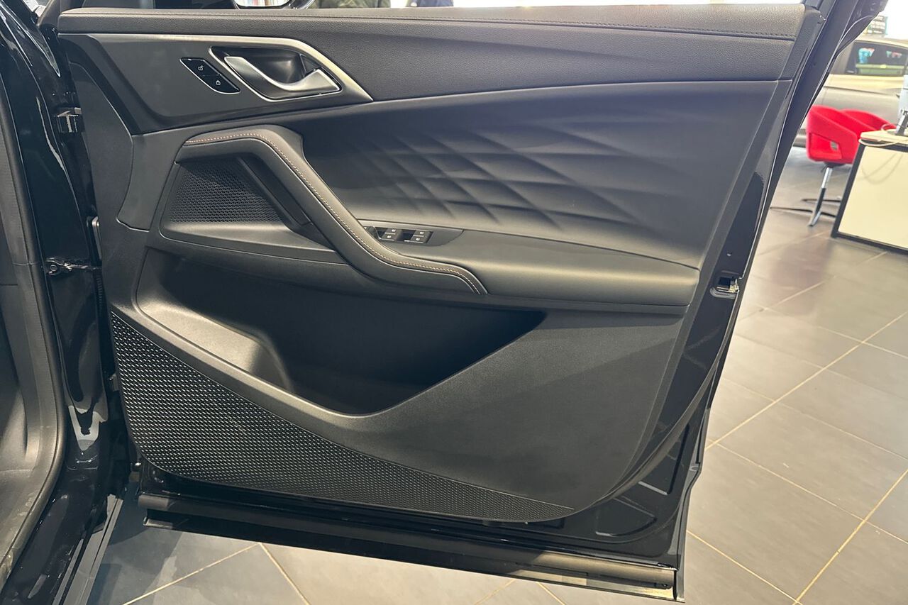 MG MOTOR UK HS, , hi-res