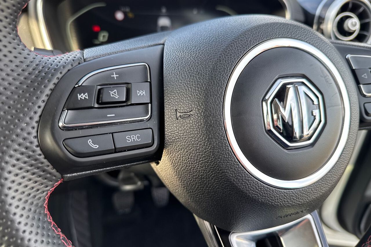 MG MOTOR UK HS, , hi-res