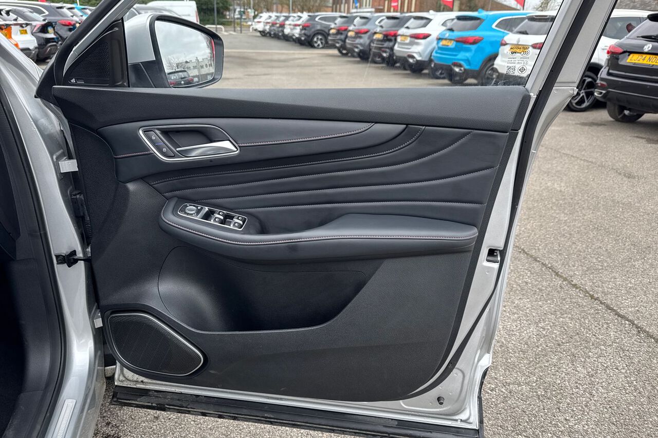 MG MOTOR UK HS, , hi-res