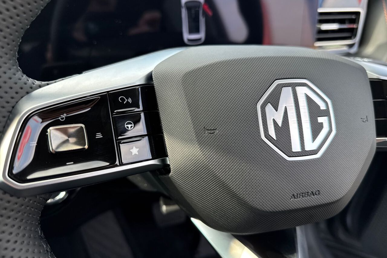 MG MOTOR UK HS, , hi-res