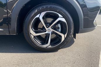MG MOTOR UK HS, , hi-res