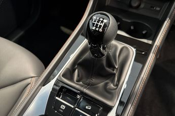 MG MOTOR UK HS, , hi-res