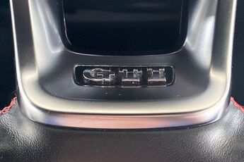 VOLKSWAGEN UP, , hi-res