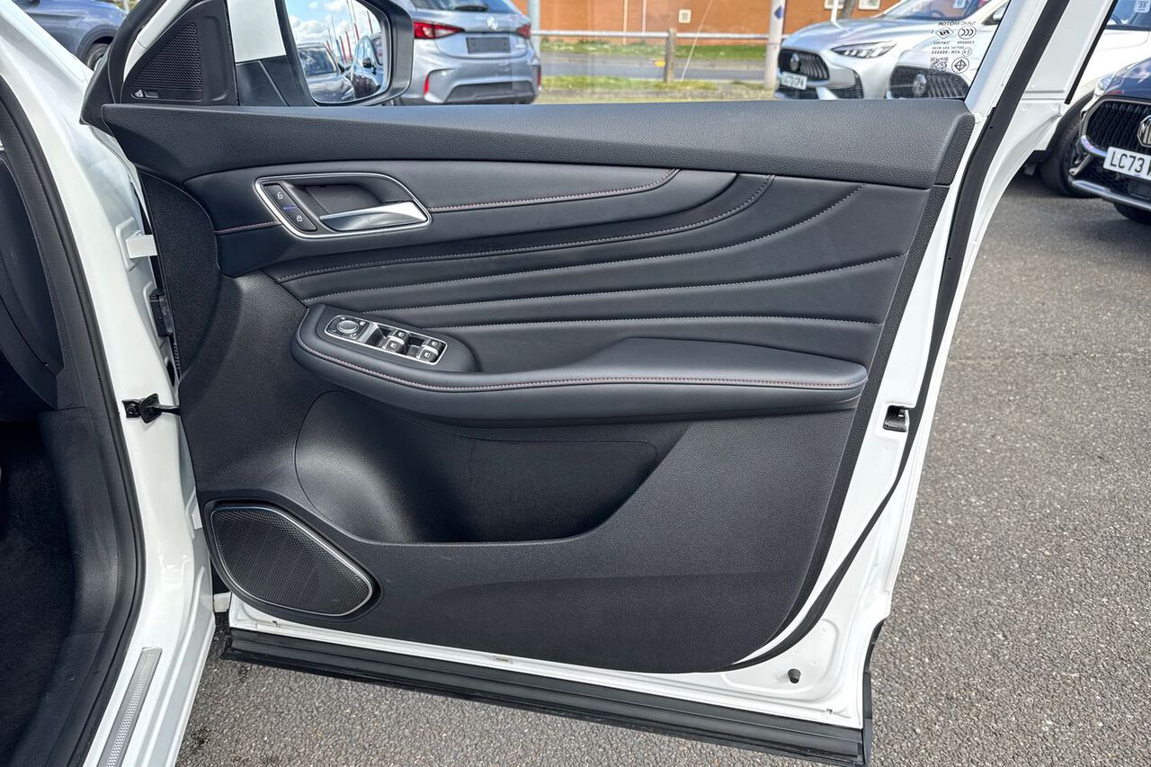 MG MOTOR UK HS, , hi-res