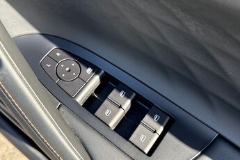 MG MOTOR UK HS, , hi-res