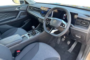 MG MOTOR UK HS, , hi-res