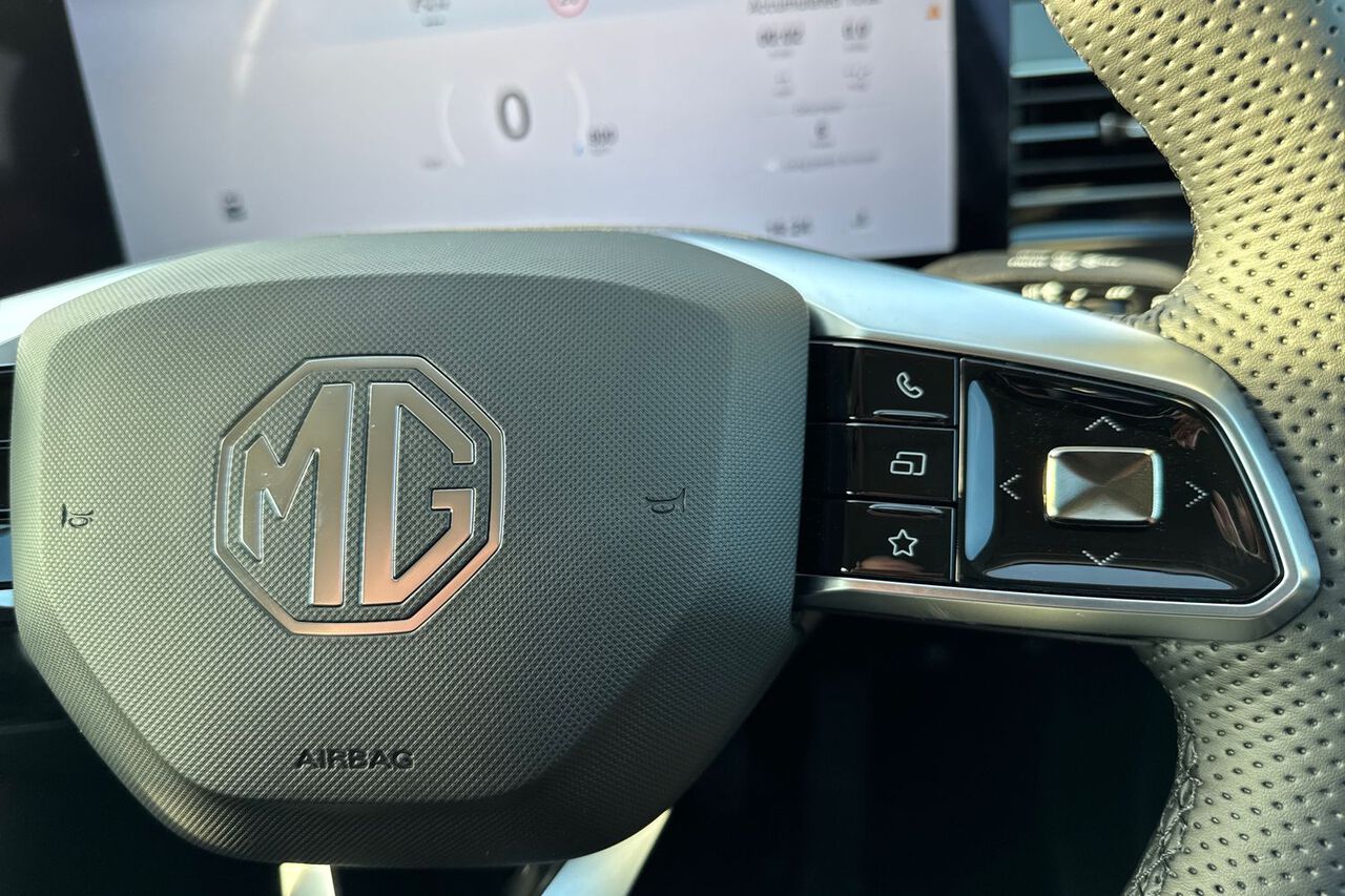 MG MOTOR UK HS, , hi-res