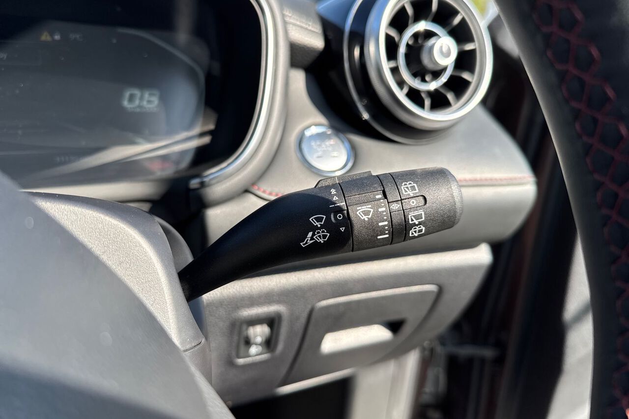 MG MOTOR UK HS, , hi-res