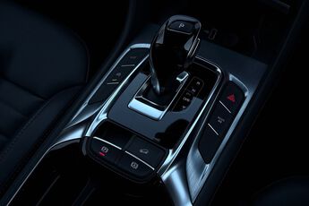 MG MOTOR UK HS, , hi-res